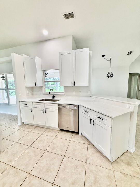 待售: $429,000 (3 贝兹, 2 浴室, 1944 平方英尺)