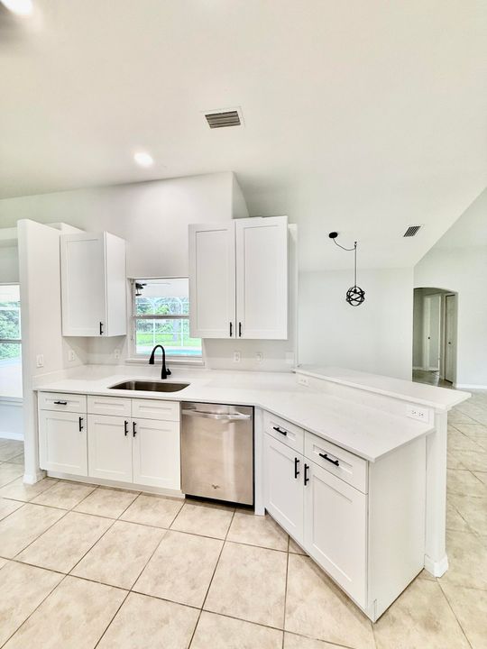 待售: $429,000 (3 贝兹, 2 浴室, 1944 平方英尺)