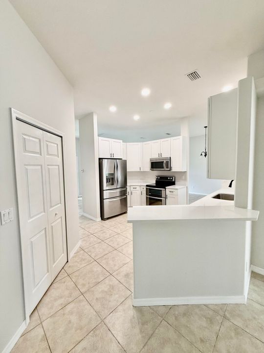 待售: $429,000 (3 贝兹, 2 浴室, 1944 平方英尺)