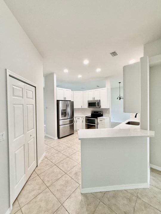 待售: $429,000 (3 贝兹, 2 浴室, 1944 平方英尺)