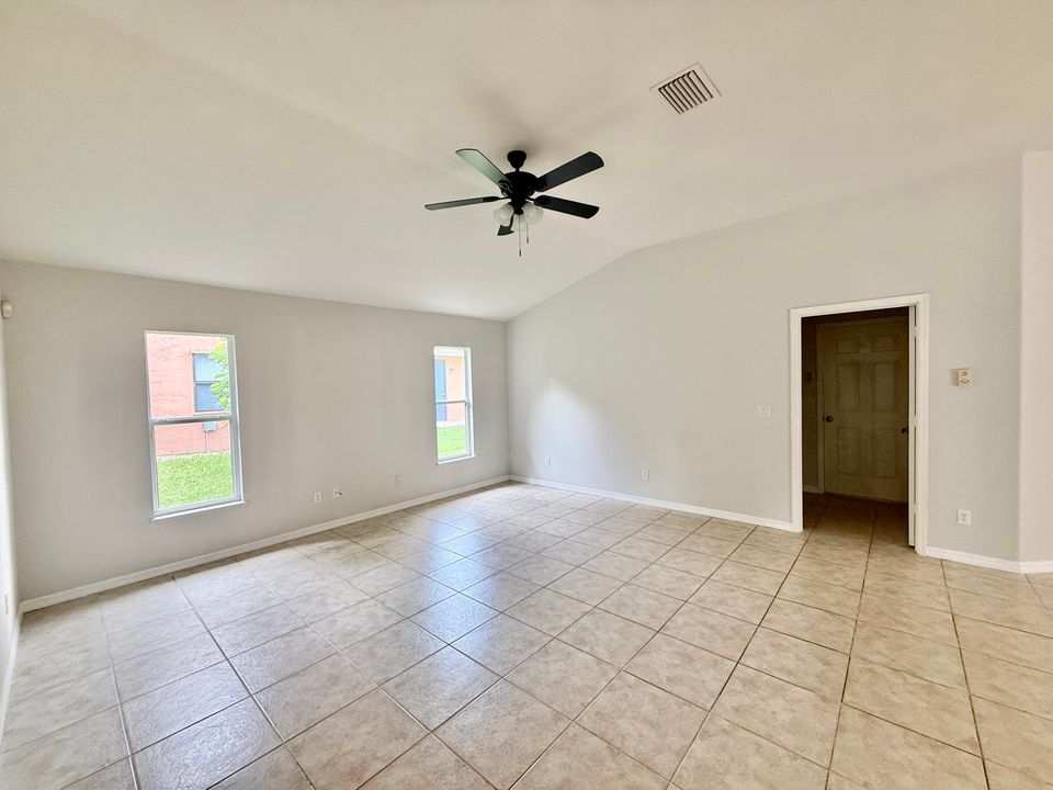 待售: $429,000 (3 贝兹, 2 浴室, 1944 平方英尺)