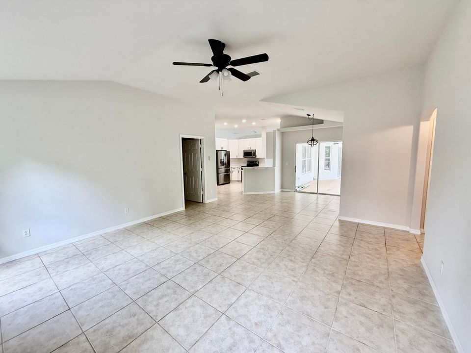 待售: $429,000 (3 贝兹, 2 浴室, 1944 平方英尺)