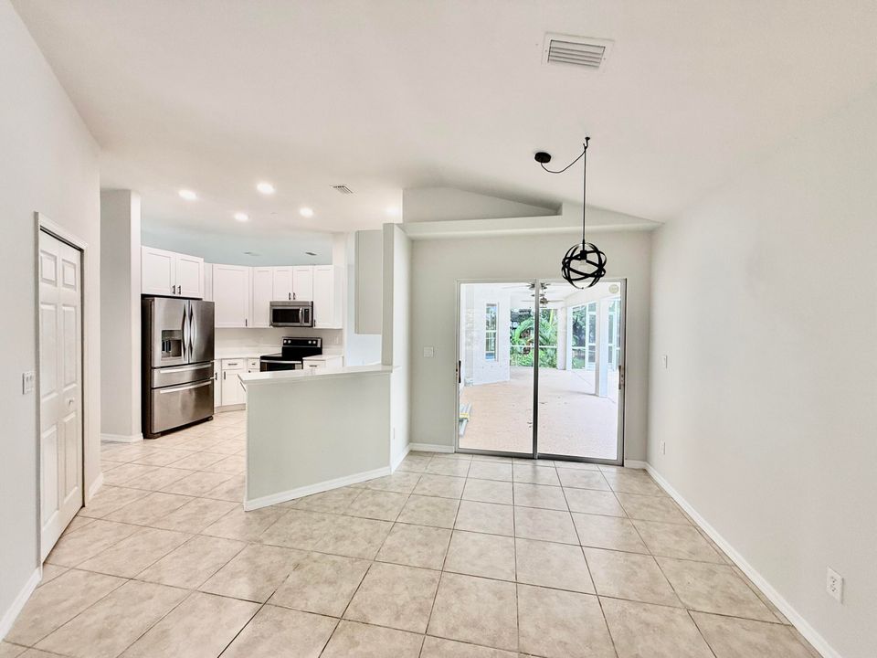 待售: $429,000 (3 贝兹, 2 浴室, 1944 平方英尺)