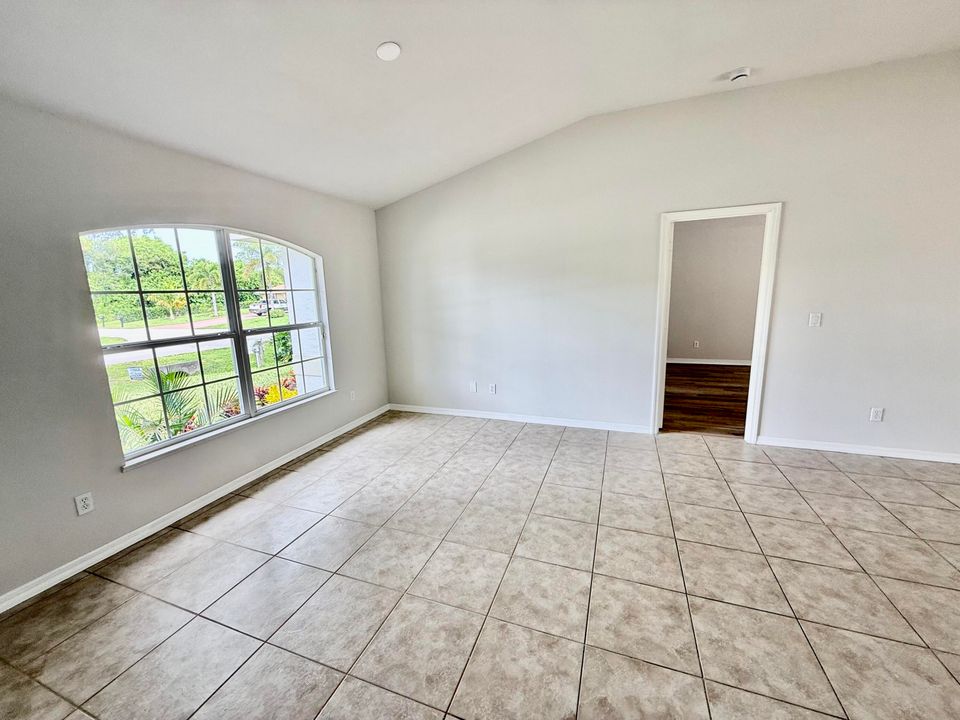 待售: $429,000 (3 贝兹, 2 浴室, 1944 平方英尺)