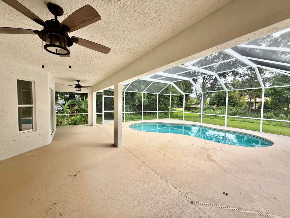 待售: $429,000 (3 贝兹, 2 浴室, 1944 平方英尺)