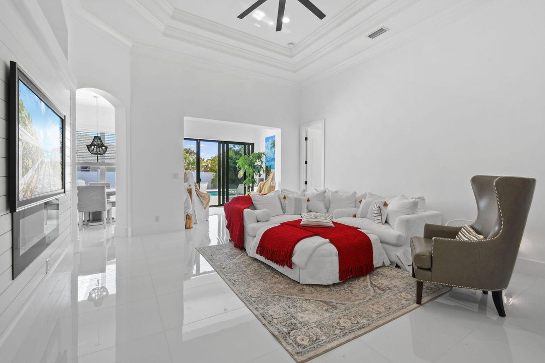 For Sale: $744,900 (4 beds, 2 baths, 3085 Square Feet)