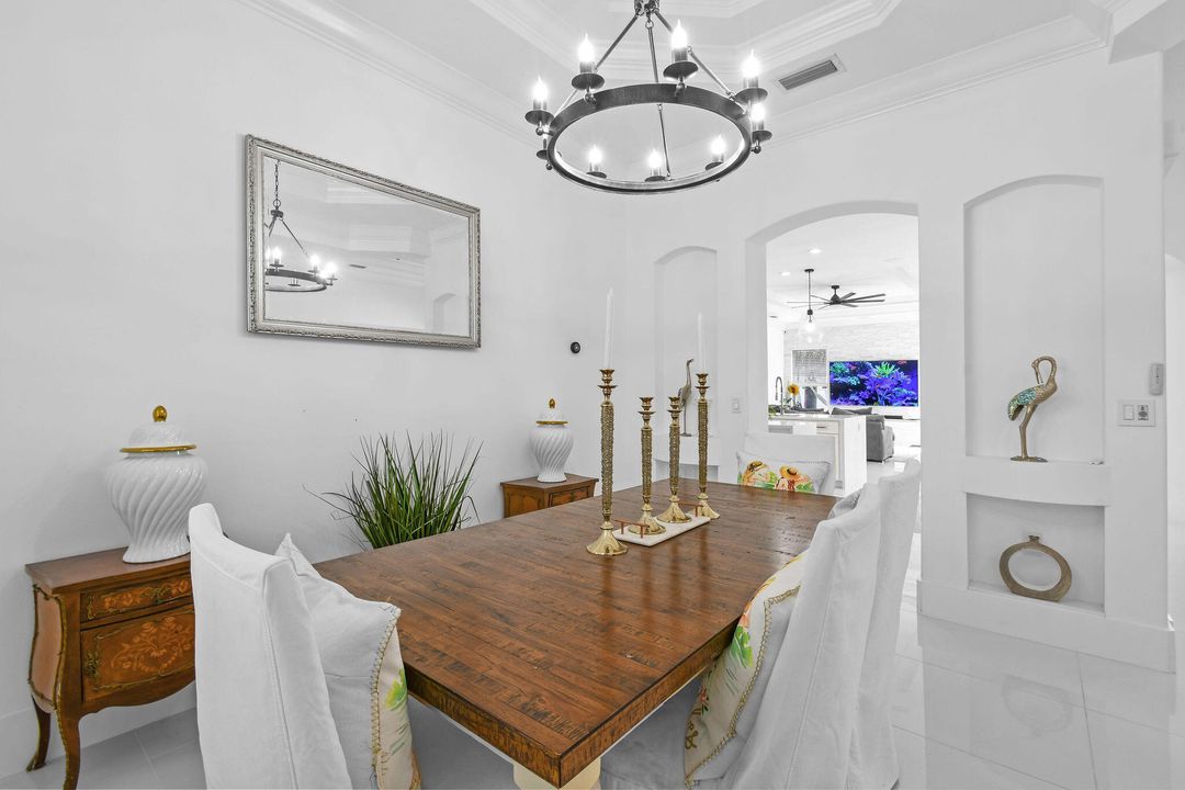 For Sale: $744,900 (4 beds, 2 baths, 3085 Square Feet)