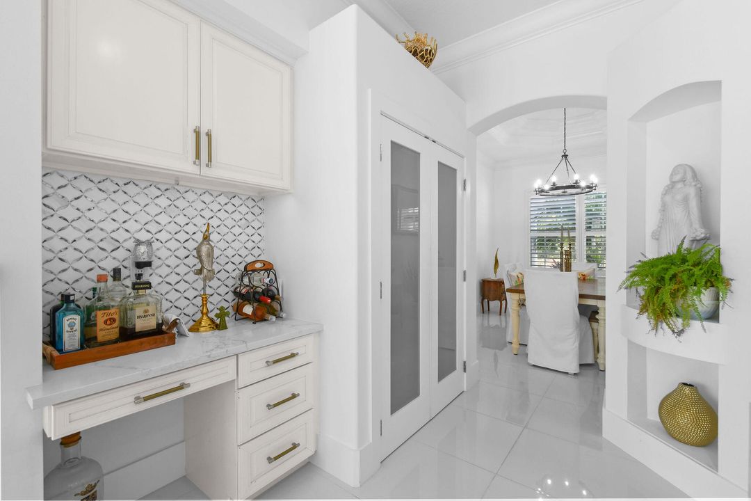 For Sale: $744,900 (4 beds, 2 baths, 3085 Square Feet)