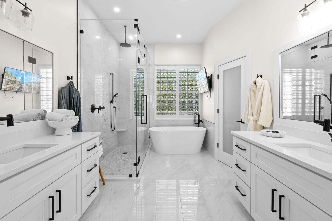 For Sale: $744,900 (4 beds, 2 baths, 3085 Square Feet)