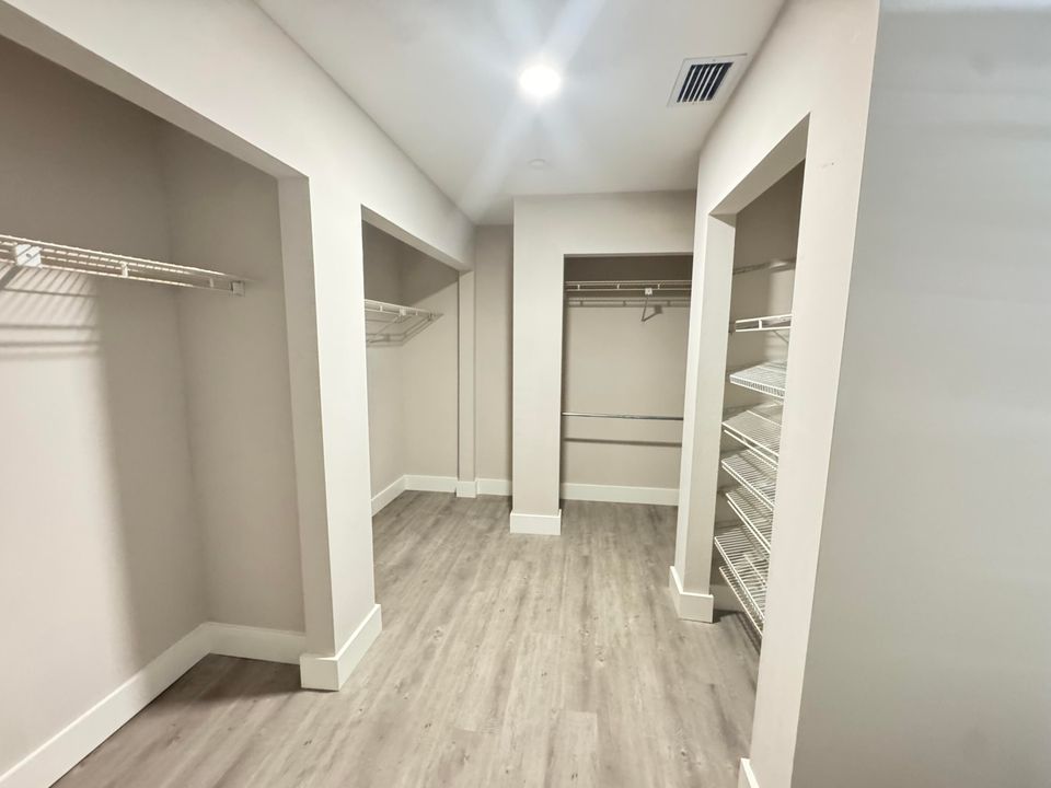 For Rent: $3,000 (2 beds, 2 baths, 1687 Square Feet)