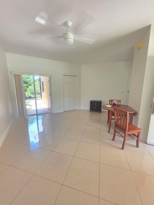 В аренду: $1,250 (1 спален, 1 ванн, 600 Квадратных фут)