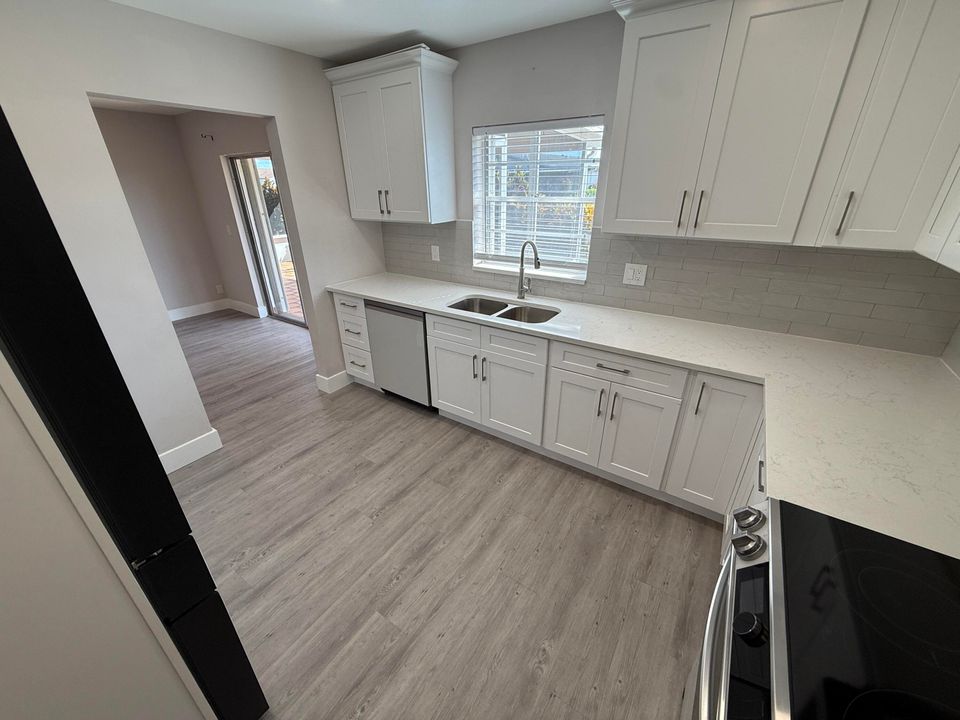 For Rent: $3,000 (2 beds, 2 baths, 1687 Square Feet)