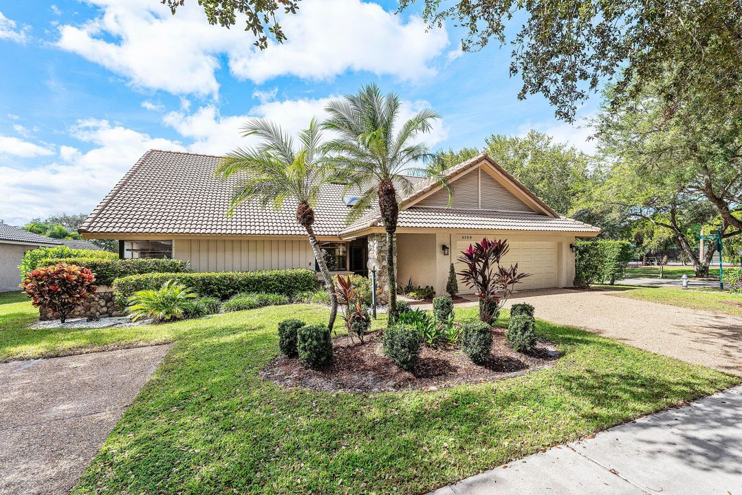 For Sale: $999,000 (3 beds, 2 baths, 2278 Square Feet)