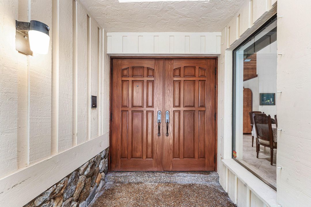 For Sale: $999,000 (3 beds, 2 baths, 2278 Square Feet)