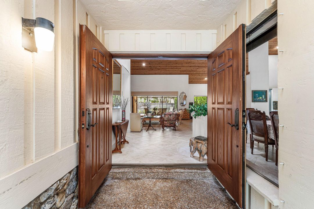 For Sale: $999,000 (3 beds, 2 baths, 2278 Square Feet)