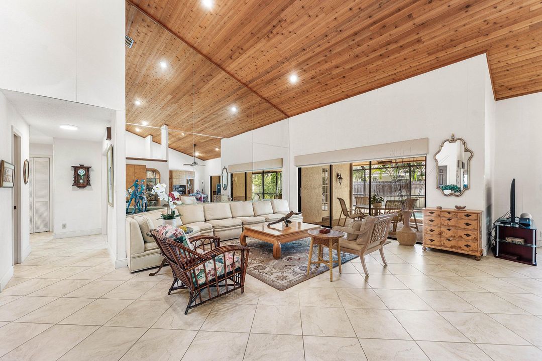 For Sale: $999,000 (3 beds, 2 baths, 2278 Square Feet)