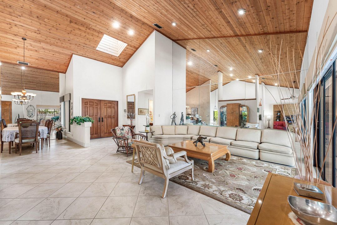 For Sale: $999,000 (3 beds, 2 baths, 2278 Square Feet)