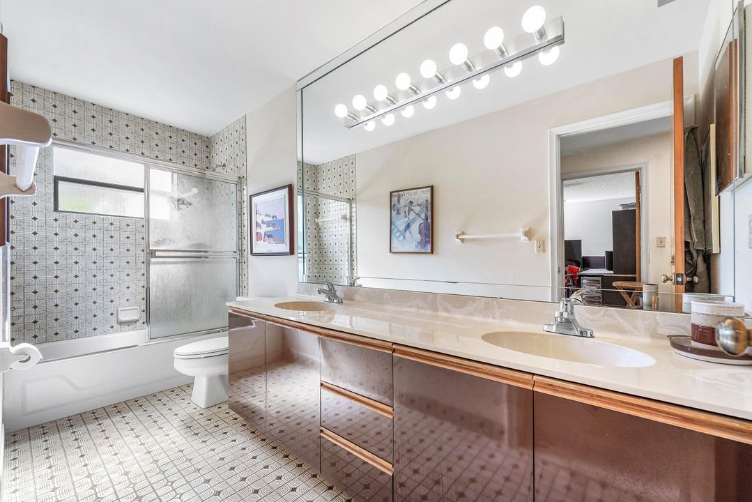 For Sale: $999,000 (3 beds, 2 baths, 2278 Square Feet)