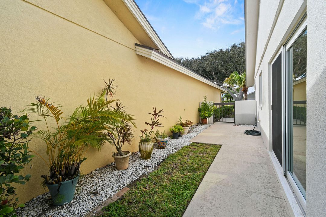 For Sale: $1,275,000 (3 beds, 2 baths, 1889 Square Feet)