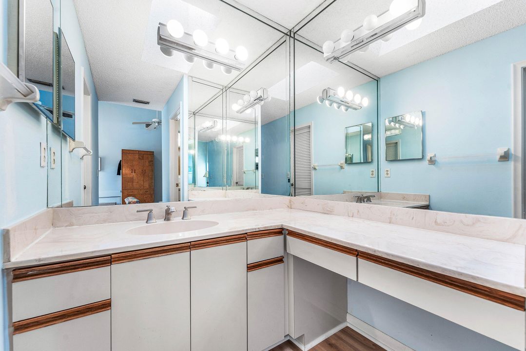 For Sale: $999,000 (3 beds, 2 baths, 2278 Square Feet)