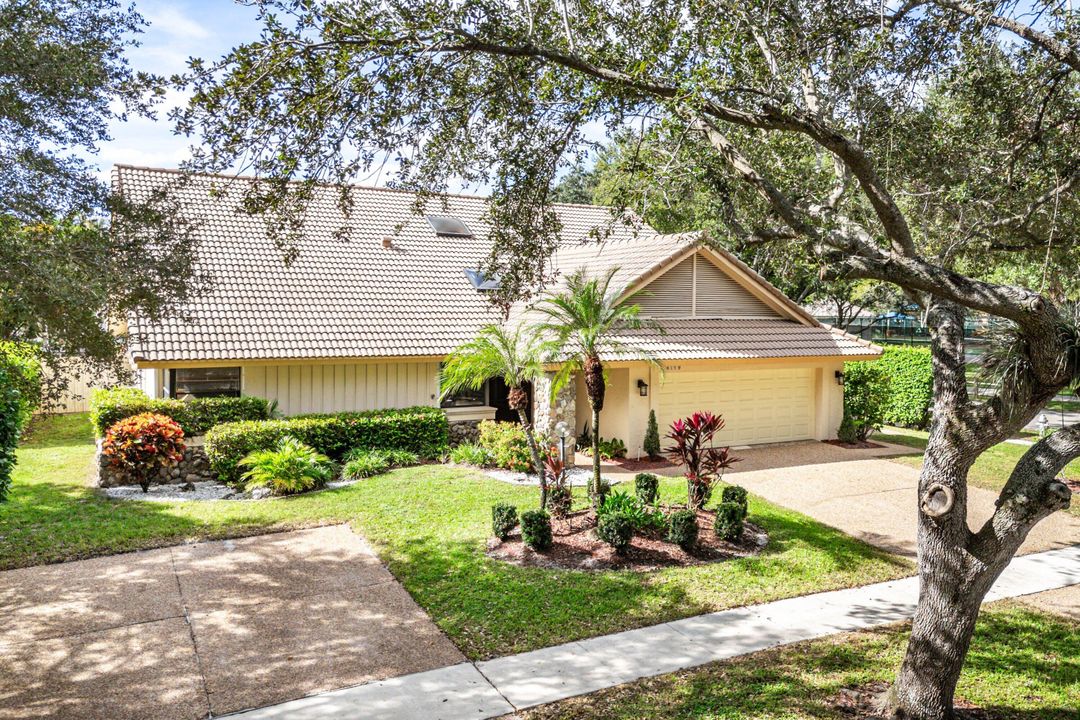 For Sale: $999,000 (3 beds, 2 baths, 2278 Square Feet)