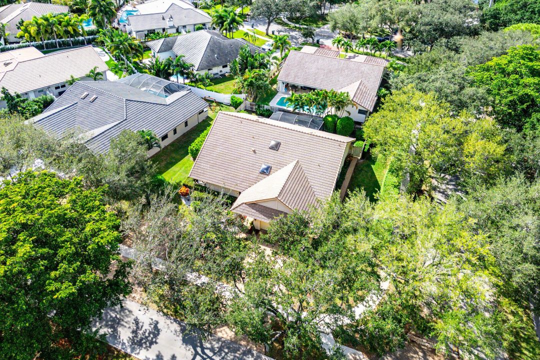 For Sale: $999,000 (3 beds, 2 baths, 2278 Square Feet)