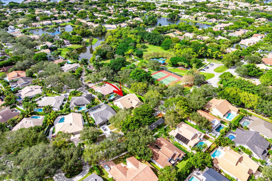 For Sale: $999,000 (3 beds, 2 baths, 2278 Square Feet)