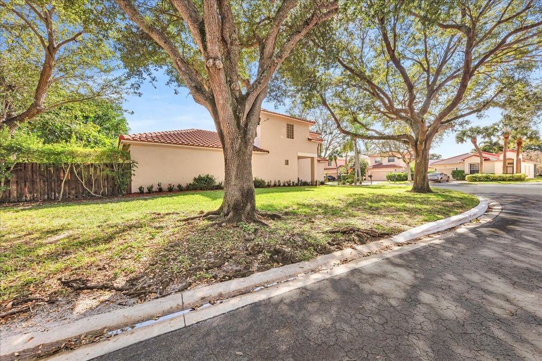 For Sale: $560,000 (3 beds, 2 baths, 1760 Square Feet)