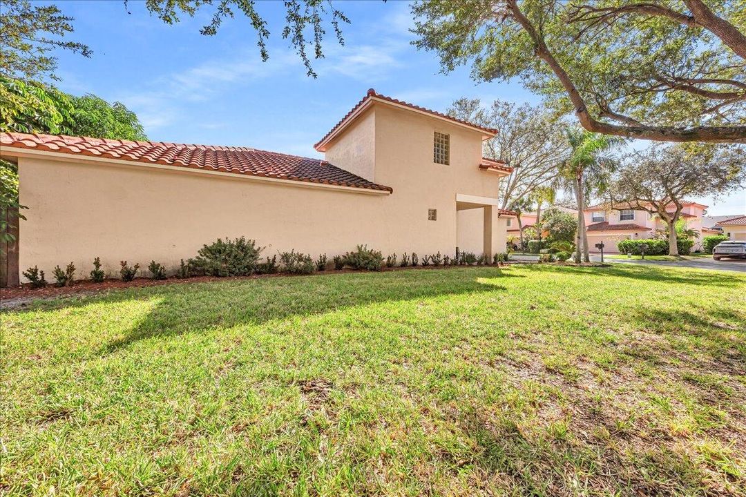 For Sale: $560,000 (3 beds, 2 baths, 1760 Square Feet)