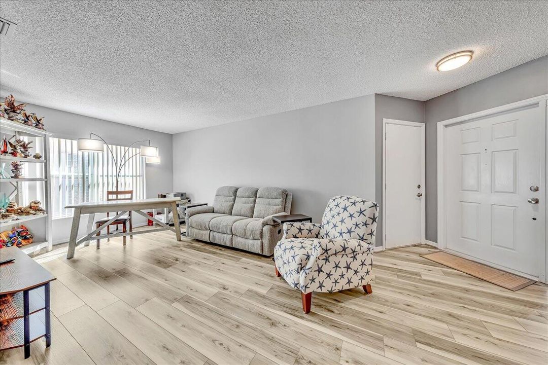 For Sale: $560,000 (3 beds, 2 baths, 1760 Square Feet)