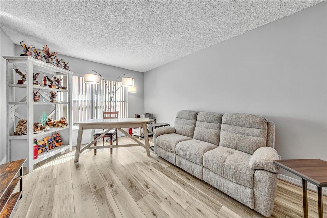 For Sale: $560,000 (3 beds, 2 baths, 1760 Square Feet)