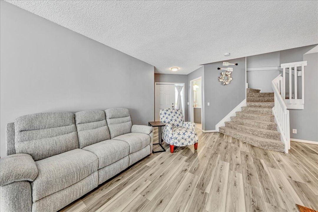 For Sale: $560,000 (3 beds, 2 baths, 1760 Square Feet)