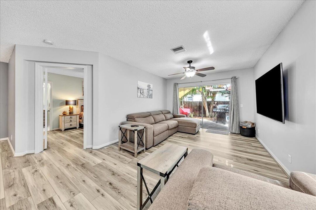 For Sale: $560,000 (3 beds, 2 baths, 1760 Square Feet)