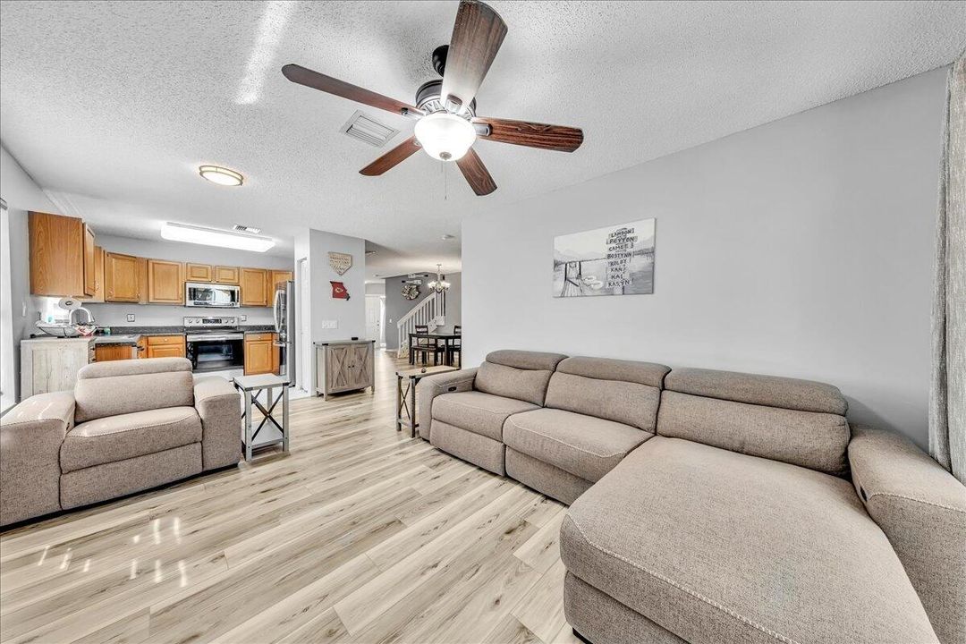 For Sale: $560,000 (3 beds, 2 baths, 1760 Square Feet)