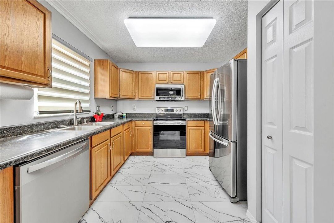 For Sale: $560,000 (3 beds, 2 baths, 1760 Square Feet)