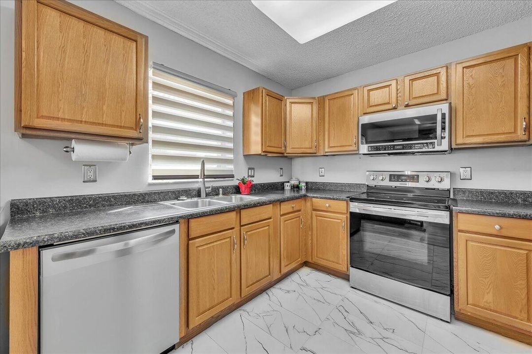 For Sale: $560,000 (3 beds, 2 baths, 1760 Square Feet)