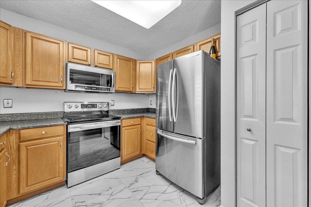 For Sale: $560,000 (3 beds, 2 baths, 1760 Square Feet)