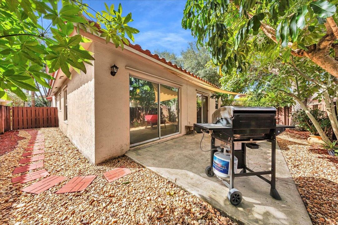 For Sale: $560,000 (3 beds, 2 baths, 1760 Square Feet)