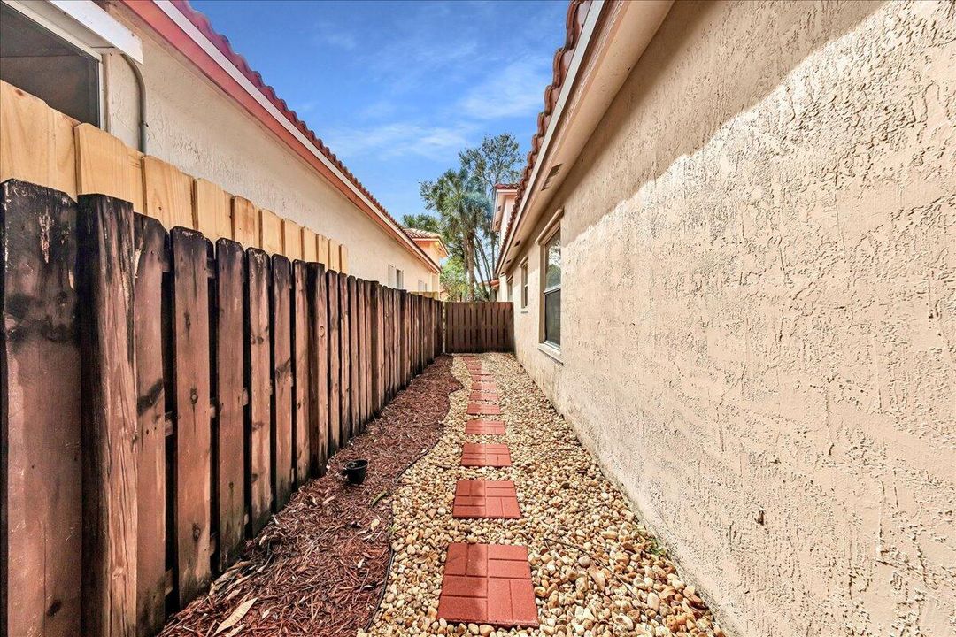 For Sale: $560,000 (3 beds, 2 baths, 1760 Square Feet)