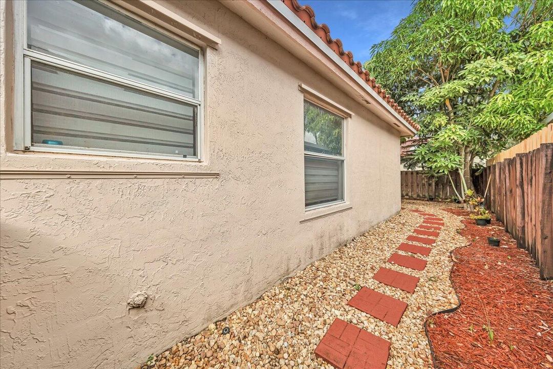 For Sale: $560,000 (3 beds, 2 baths, 1760 Square Feet)