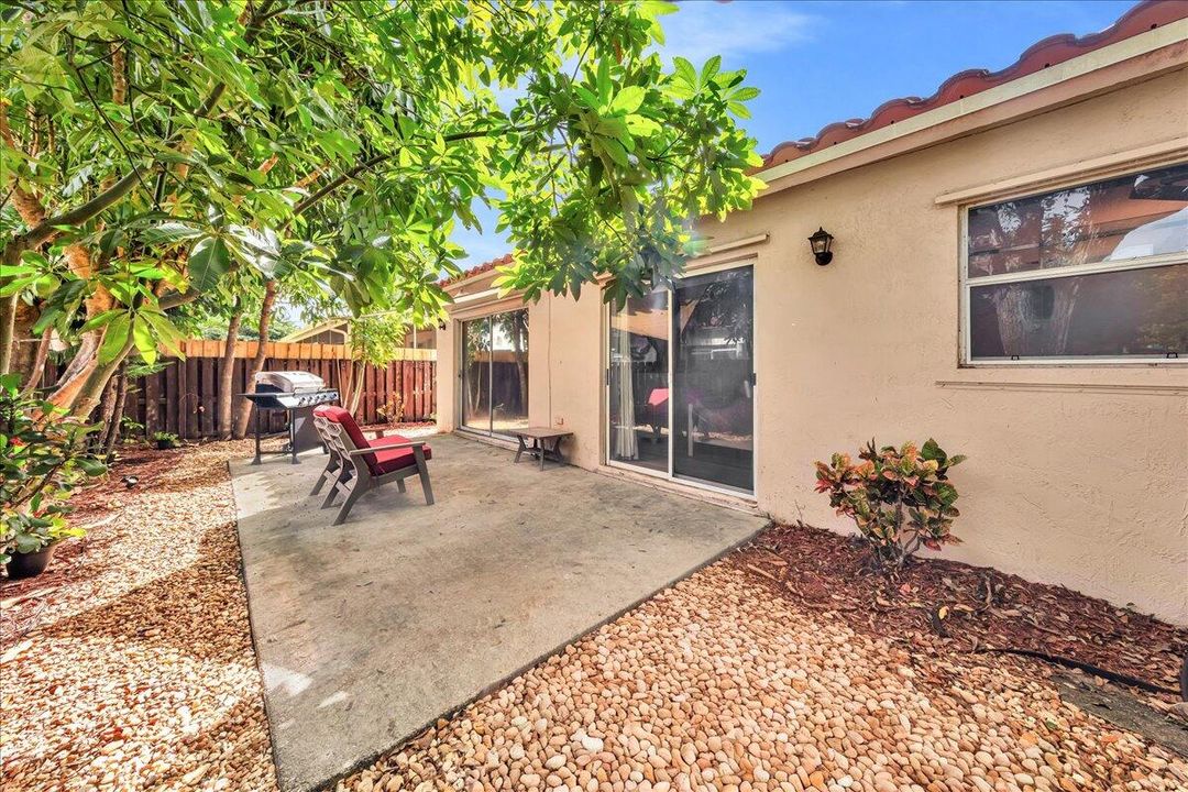 For Sale: $560,000 (3 beds, 2 baths, 1760 Square Feet)