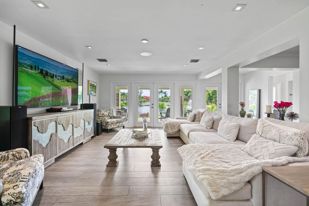 出租: $15,000 (4 贝兹, 3 浴室, 3192 平方英尺)