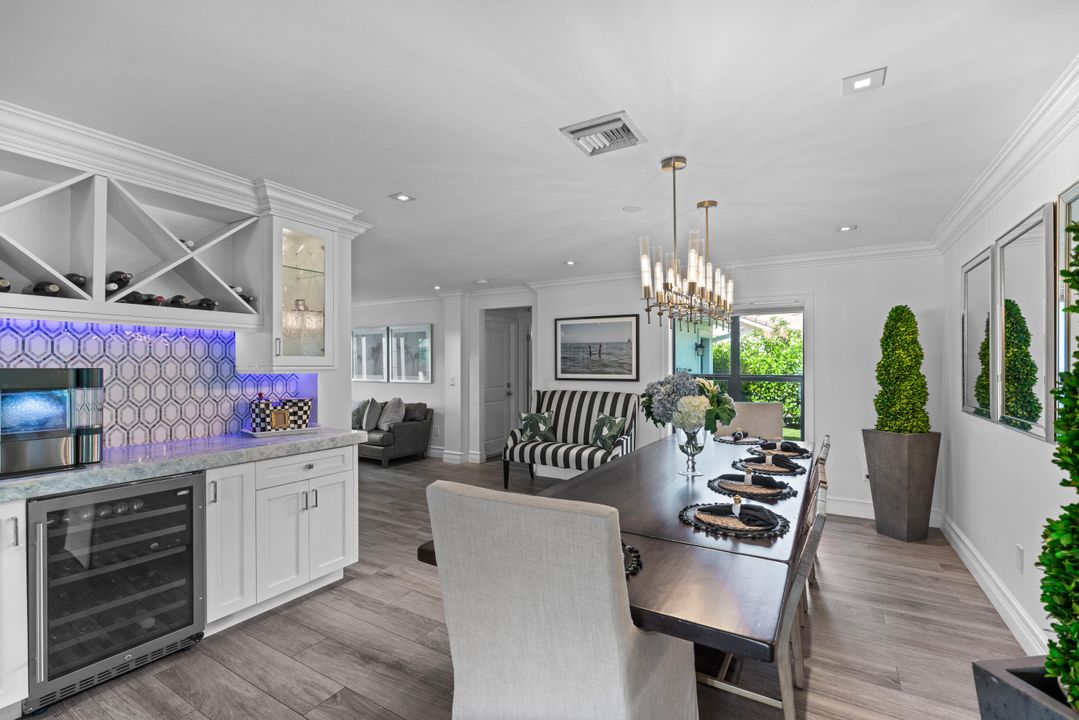 出租: $15,000 (4 贝兹, 3 浴室, 3192 平方英尺)