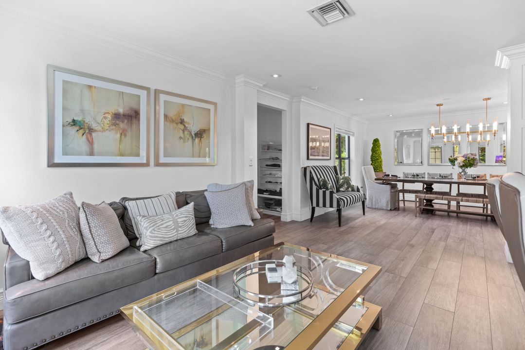 出租: $15,000 (4 贝兹, 3 浴室, 3192 平方英尺)