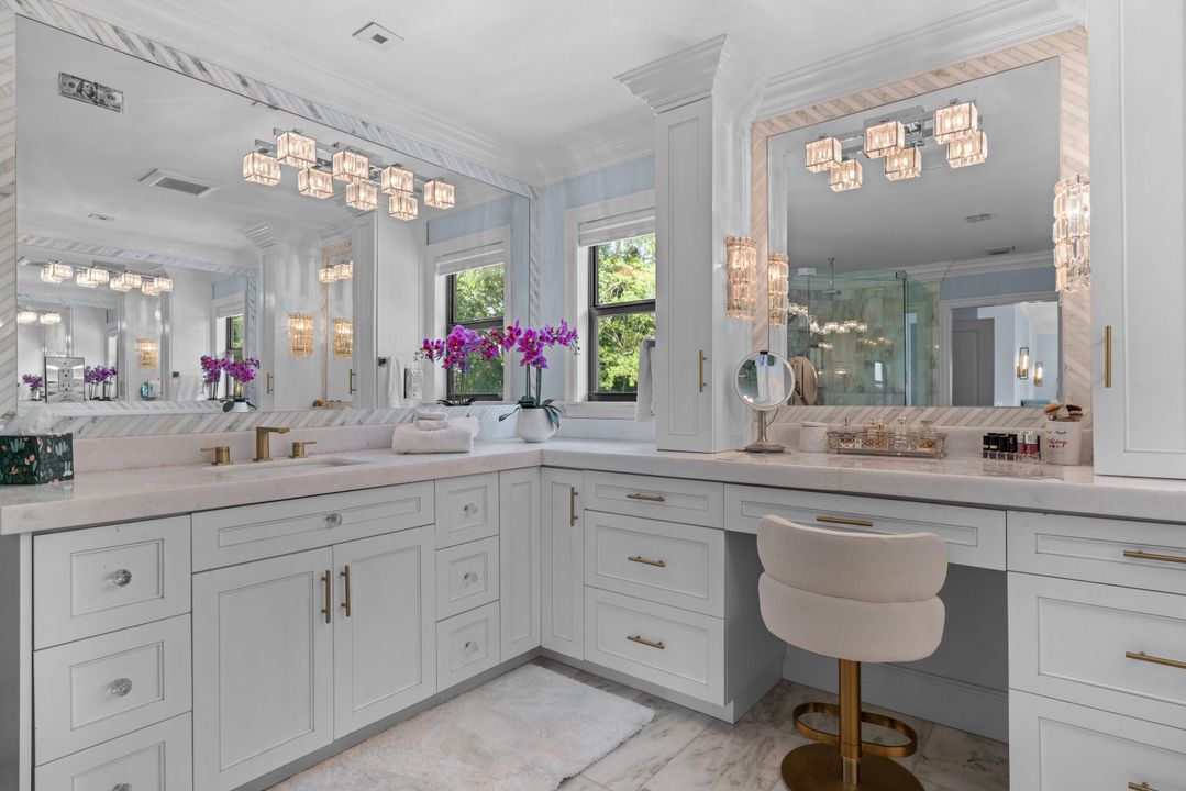 出租: $15,000 (4 贝兹, 3 浴室, 3192 平方英尺)