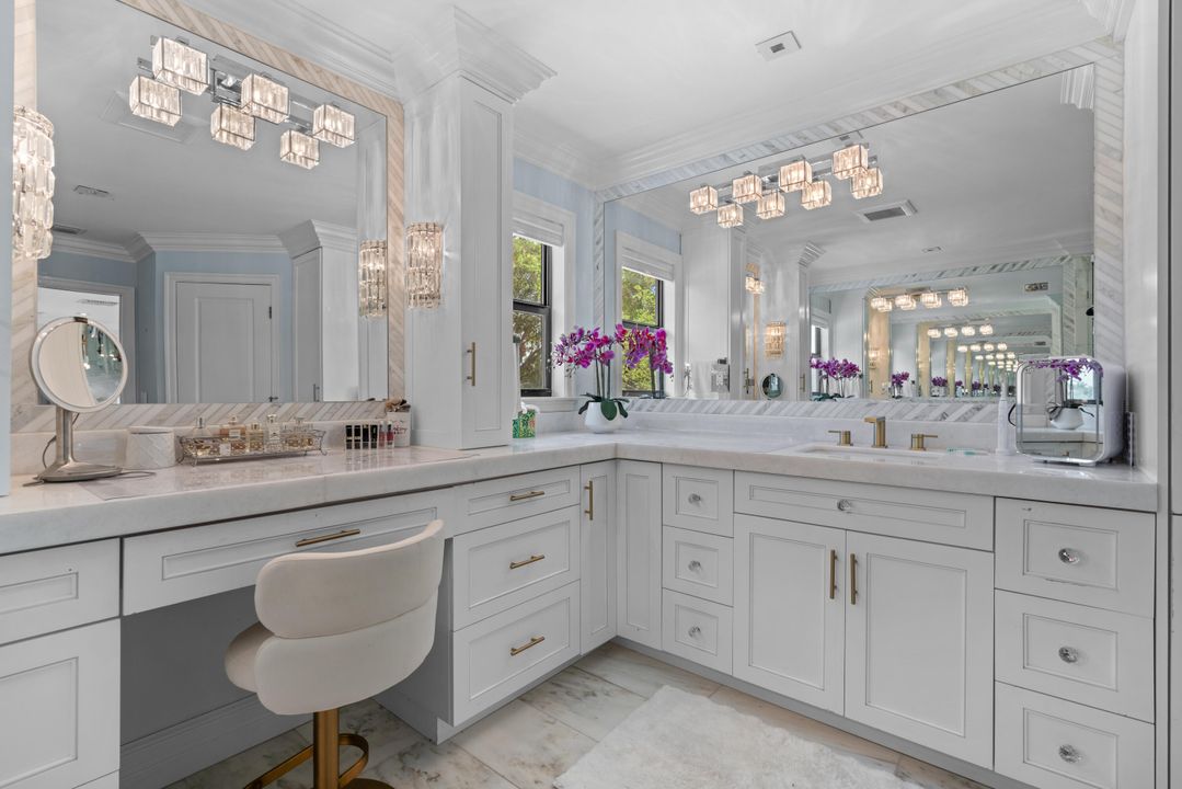 出租: $15,000 (4 贝兹, 3 浴室, 3192 平方英尺)