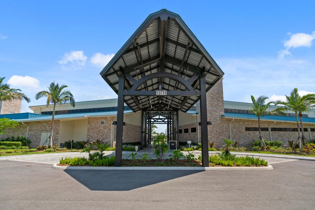 出租: $15,000 (4 贝兹, 3 浴室, 3192 平方英尺)