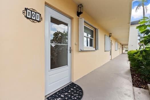 For Sale: $350,000 (2 beds, 2 baths, 1092 Square Feet)