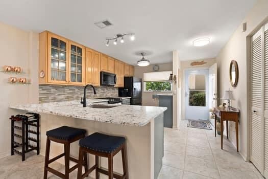 For Sale: $350,000 (2 beds, 2 baths, 1092 Square Feet)