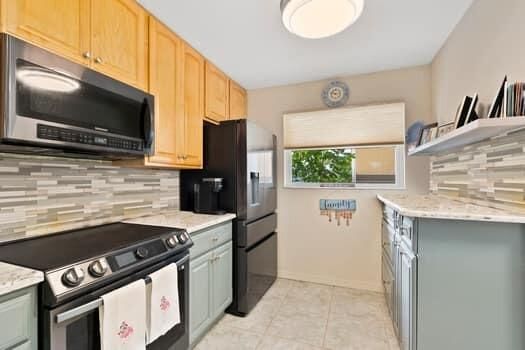 For Sale: $350,000 (2 beds, 2 baths, 1092 Square Feet)